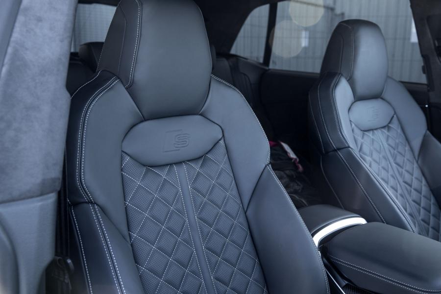 Интерьер Audi SQ8 TDI 2019 года  (UK) (фото 30 из 40)